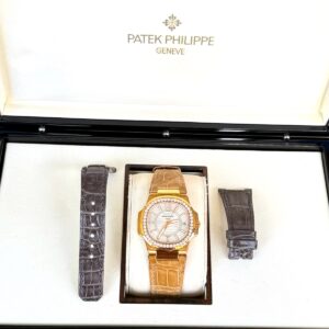 Patek Philippe Nautilus Lady em Ouro Rosa com Brilhantes & Completo!