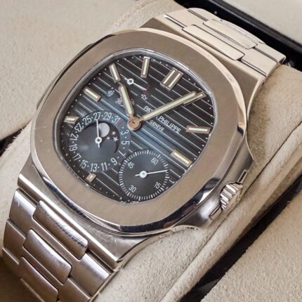 Patek Philippe Nautilus 5712 , Aço , Fase Da Lua , 2020 e Full Set