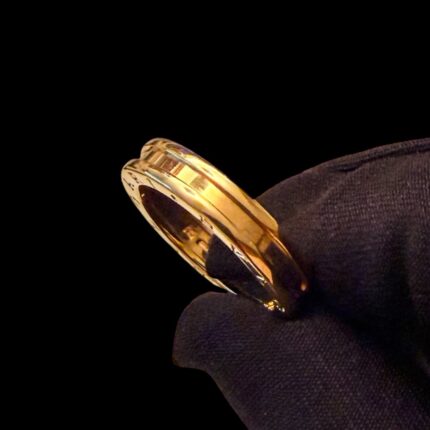 Anel Bvlgari B.zero1 em ouro amarelo , 1 aro e tamanho 60!