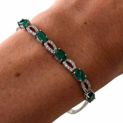 Pulseira em Ouro Branco , Esmeraldas e Brilhantes!