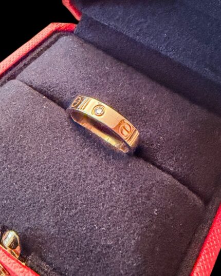 Aliança Cartier Love em Ouro amarelo com 1 diamante e tamanho 51!