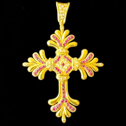 Cruz em Ouro 18K com Diamantes, Rubis e toda trabalhada!